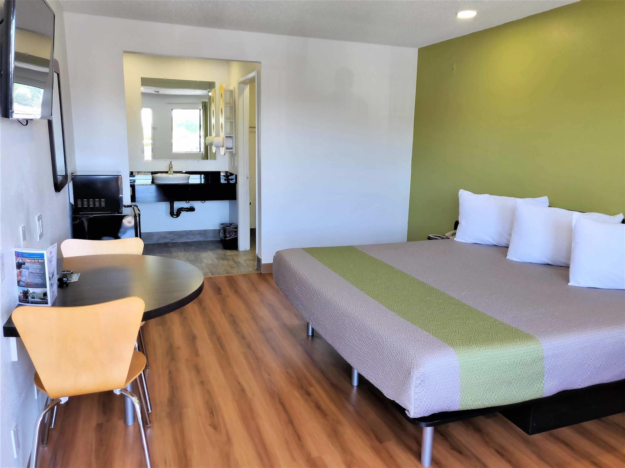 โมเทล 6 เฟรสโน โยเซมิตี ไฮเวย์ Hotel ภายนอก รูปภาพ