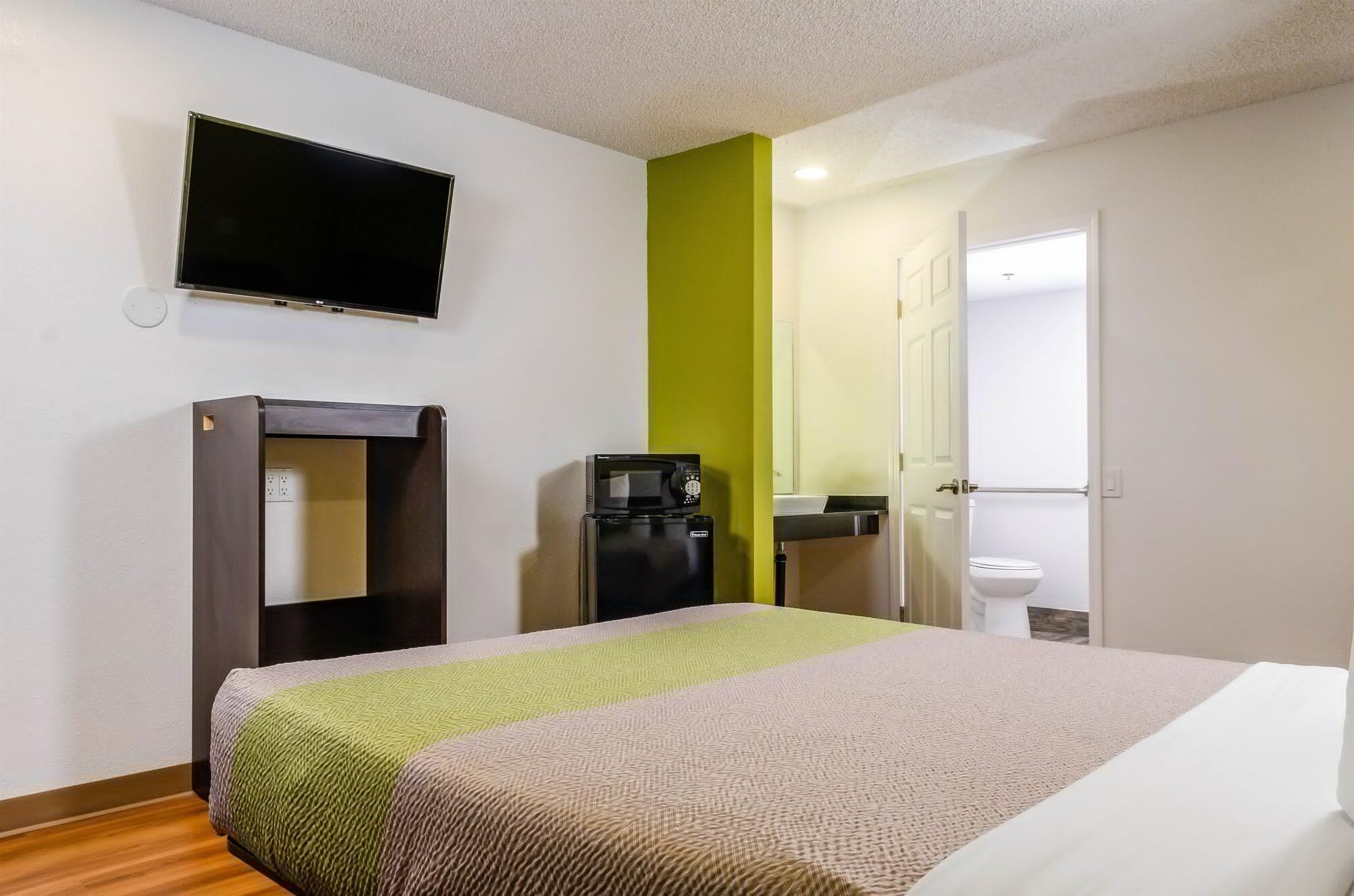 โมเทล 6 เฟรสโน โยเซมิตี ไฮเวย์ Hotel ภายนอก รูปภาพ