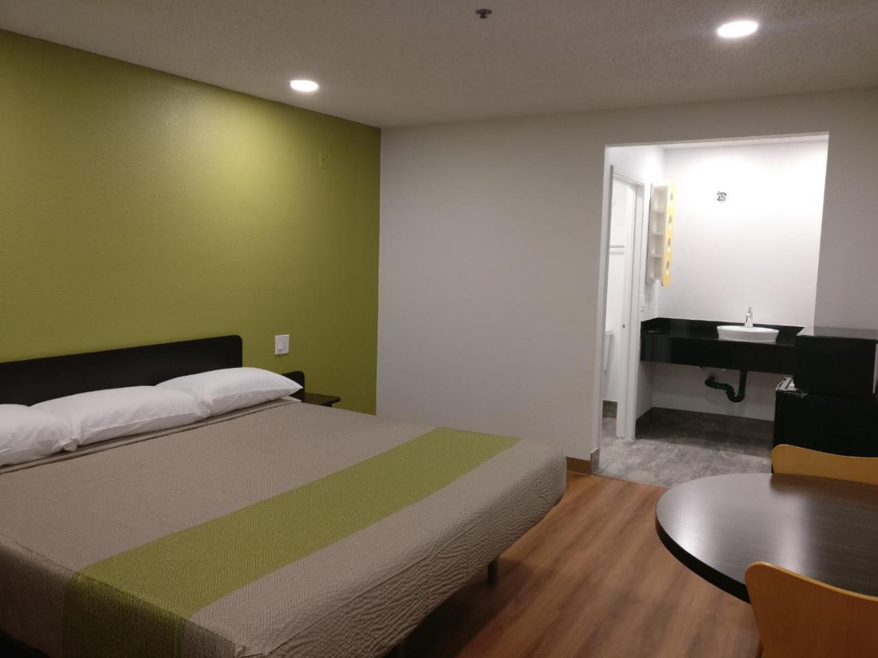 โมเทล 6 เฟรสโน โยเซมิตี ไฮเวย์ Hotel ภายนอก รูปภาพ