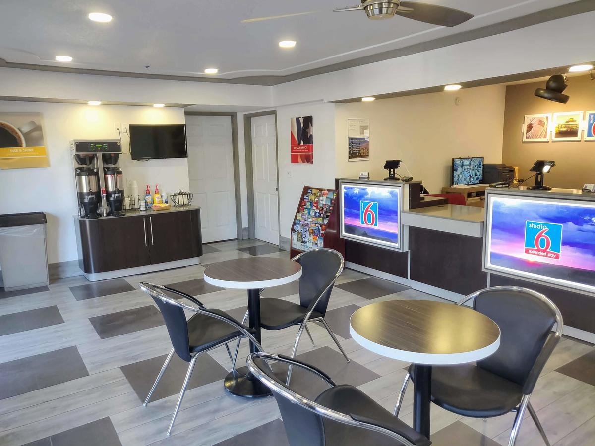 โมเทล 6 เฟรสโน โยเซมิตี ไฮเวย์ Hotel ภายนอก รูปภาพ