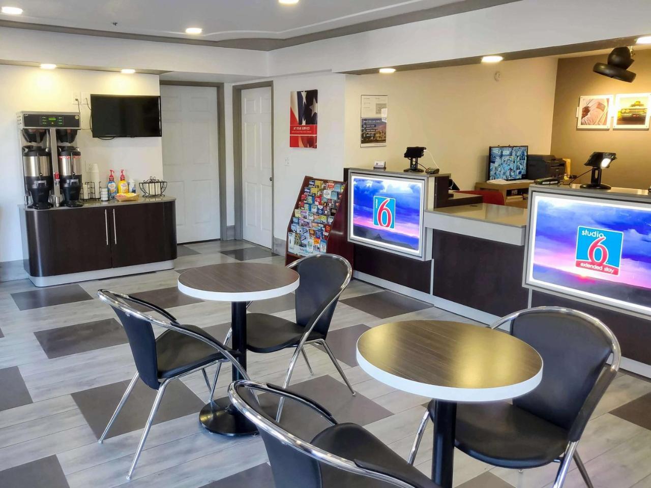 โมเทล 6 เฟรสโน โยเซมิตี ไฮเวย์ Hotel ภายนอก รูปภาพ